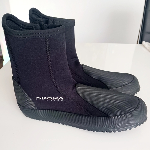 Akona Titanium dive boots. Size 8. Mint condition - Picture 1 of 7